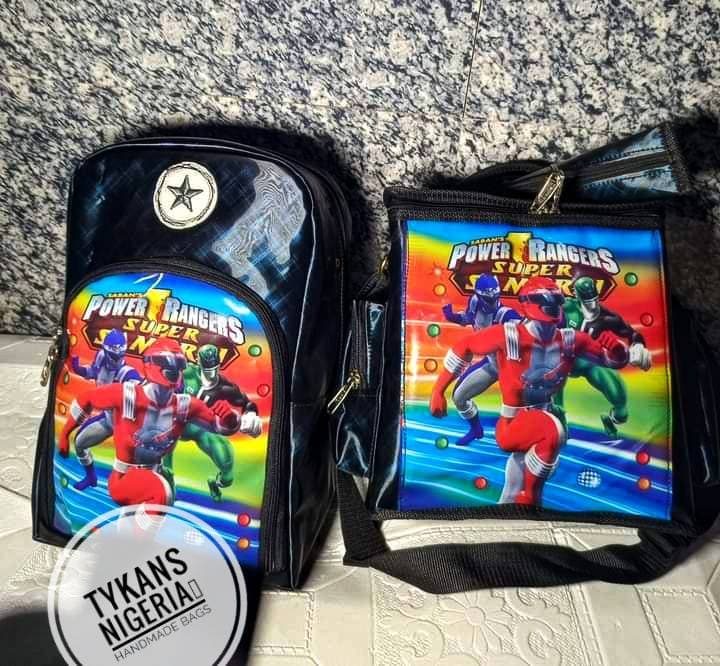 A School bag pack and lunch bag - Image 1